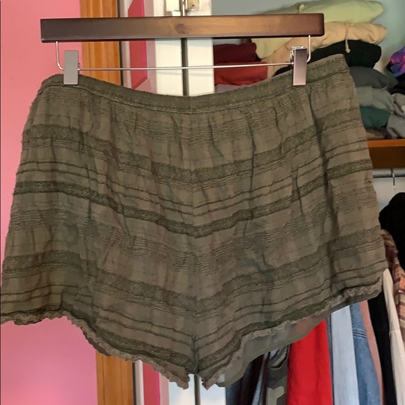 AE Soft Shorts - Picture 2 of 2